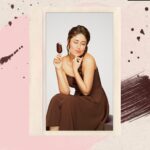 Kareena Kapoor Instagram – Ice cream and friends… show me a better duo, I’ll wait 💁🏻‍♀️🤭 .
Having a @magnum is always a good idea; but when it’s with friends, it’s even better. 
In times like these, sharing my #HappinessZone with the people who always make me happy! 🤗
@amuaroraofficial @mallika_bhat @rheakapoor @sonamkapoor .
.

#Ad