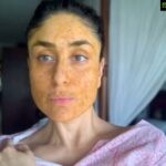 Kareena Kapoor Instagram - Summer essentials: Messy bun, Kaftan and homemade masks ✅ PS: Thank you @nishsareen for the best face pack ever ☺️ #HotMess #HomemadeMasks #KaftanSeries