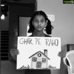 Kareena Kapoor Instagram - Now that the lockdown has been extended, the one thing we must do to help overcome this is STAY AT HOME. We need to be strong, now more than ever. We've come this far... let's not stop! 🙏🏻 Together with @unicefindia and @unileverdiariesindia, I urge you to #BreakTheChain #WeCanAndWeWill #VirusKiKadiTodo #StayHomeStaySafe #CoronaVirusIndia