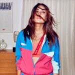Kareena Kapoor Instagram - Best shoot days with @pumaindia 🤍💪🏼💁🏻‍♀️ #Reels #ReelItFeelIt #PumaIndia