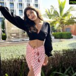 Karishma Kotak Instagram - And stretch and breathe ❤️ Wearing @ayeshadepala Muscat, Oman