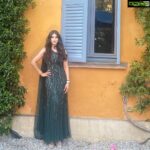 Karishma Kotak Instagram - “When work is Play” Thank you @raishmacouture for getting me stage ready 🤍ciao beautiful Italy 🇮🇹 Villa Erba