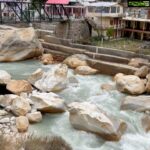 Kashish Singh Instagram – Har har gange 🙏🏻 #blessed #gangotridham #gangotri #bellavitakashish 🙏🏻 Gangotri Temple