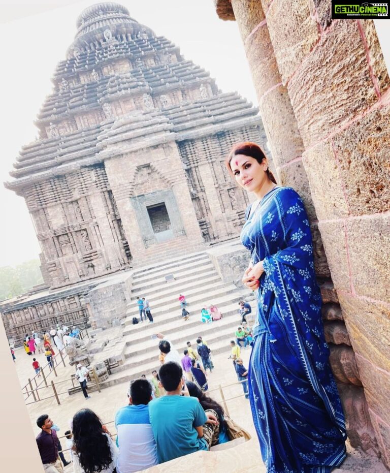 Kashish Singh Instagram - The Ancient Indian temples and structures are the most intricate and amazing pieces of human design work I have ever seen. How they even did this with no machinery is astounding. This is what India is built on. This is its ancient heritage and history. This is what should be promoted as tourism. The ancient pre mughal period needs to be taught and learnt at schools here. This is the history India should be proud of. I love my country and its history. #suntemple #jaganathpuri #odisha #india #incredibleindia #tourism #history #temple #architecture #amazed #proudindian #bellavitakashish 🙏🏻🙏🏻 Konark Sun Temple
