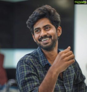Kathir Instagram - சிரிச்சா போச்சு 😉