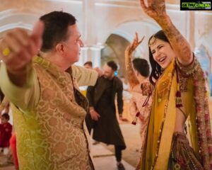 Katrina Kaif Instagram - Mehendi Taa Sajdi Je Nache Saara Tabbar! 🕺🏽💃✨