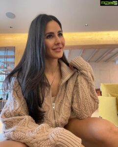 Katrina Kaif Instagram - 🏡💚