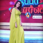 Keerthi shanthanu Instagram - Back to my favourite show #JuniorSuperStars season-4 with a new set of talented kutties 🤩 All set to rock the stage from today 6.30pm @zeetamizh 😍 Dashing green Outfit by @_.rubeenavogueofficial._ 💚 A neat makeup by @makeupibrahim ji🤗 Unique Jewellery by @rajianand 🤩