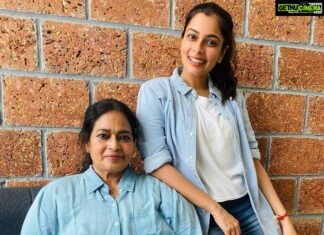 Keerthi shanthanu Instagram - True Love🤍 #twinning with #amma @jayanthirkv 🤍