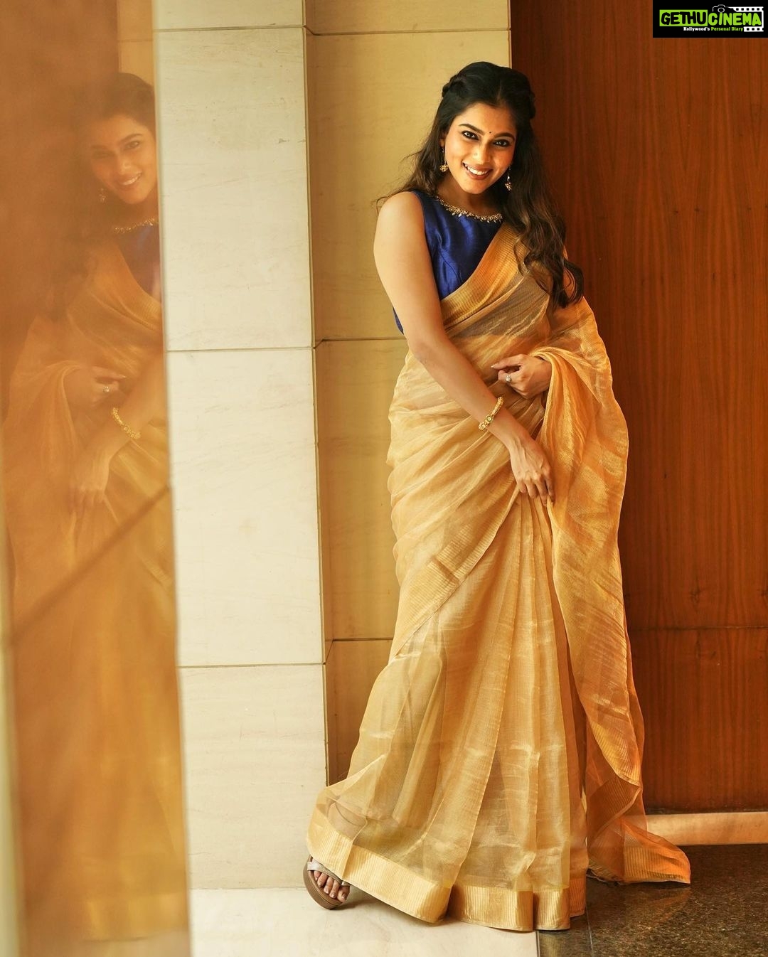 Keerthi shanthanu Instagram - ✨Stay golden!💛💙 ✨✨✨✨✨✨✨ Blouse by @malarvikrambridalcouture @malarvikram_pret Clicked by @teamcreators