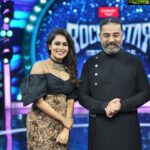 Keerthi shanthanu Instagram - Thr is always soo much knowledge shared when u speak to #Ulaganayagan , But have u seen the fun side of him while he enjoys music ?😍 Soo proud to have hosted a show with @ikamalhaasan sir as our guest🤩🥰 #Rockstar finals today 6.30pm on @zeetamizh 🤩Don’t miss it! #kamalhaasan #ulaganayagan
