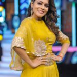 Keerthi shanthanu Instagram - 🌟Hellowww Yellowww🌟 Loved this outfit from @rehanabasheerofficial for #rockstar 🌟today 7.30pm on @zeetamizh Jewellery @rimliboutique ✨ Clicked by @storiesbysidhu ✨