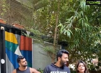 Keerthi shanthanu Instagram - Ohhh YEAHHH…!🤩 Light’aana movements 😜 With @shanthnu @pringlejones_ #hawayein #instareels
