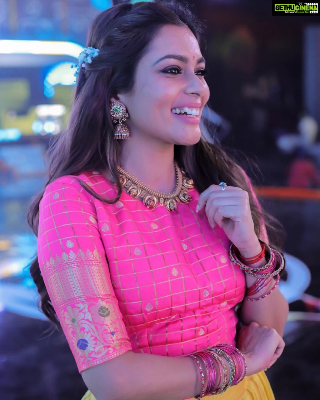 Keerthi shanthanu Instagram - This weekends look for #Rockstar at 7.30pm @zeetamizh Pavaadai sattai💖 by @turquoisedesignstudio @merasalofficial Jewellery @jcsjewelcreations ✨ Flowers by @poovai_bridal_flowers Hairdo @vama_moirangthem 📸 @anbu.live @rjvijayofficial