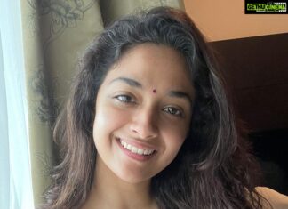 Keerthy Suresh Instagram - 'Negative' can mean a positive thing these days. Grateful for all your love and prayers, hope you had a lovely Pongal and Sankaranthi! 🤗❤️