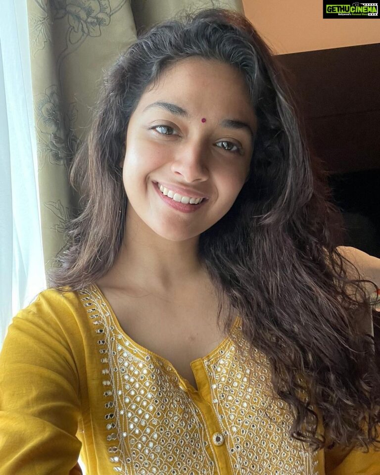 Keerthy Suresh Instagram - 'Negative' can mean a positive thing these days. Grateful for all your love and prayers, hope you had a lovely Pongal and Sankaranthi! 🤗❤️