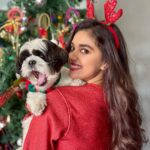 Keerthy Suresh Instagram - We wish you a merry Christmas and hope you're brimming with positivity, light and love(and lots of plum cake!) 🤗🎄 P.S: Swipe to see post-photoshoot, tired @iamnyke