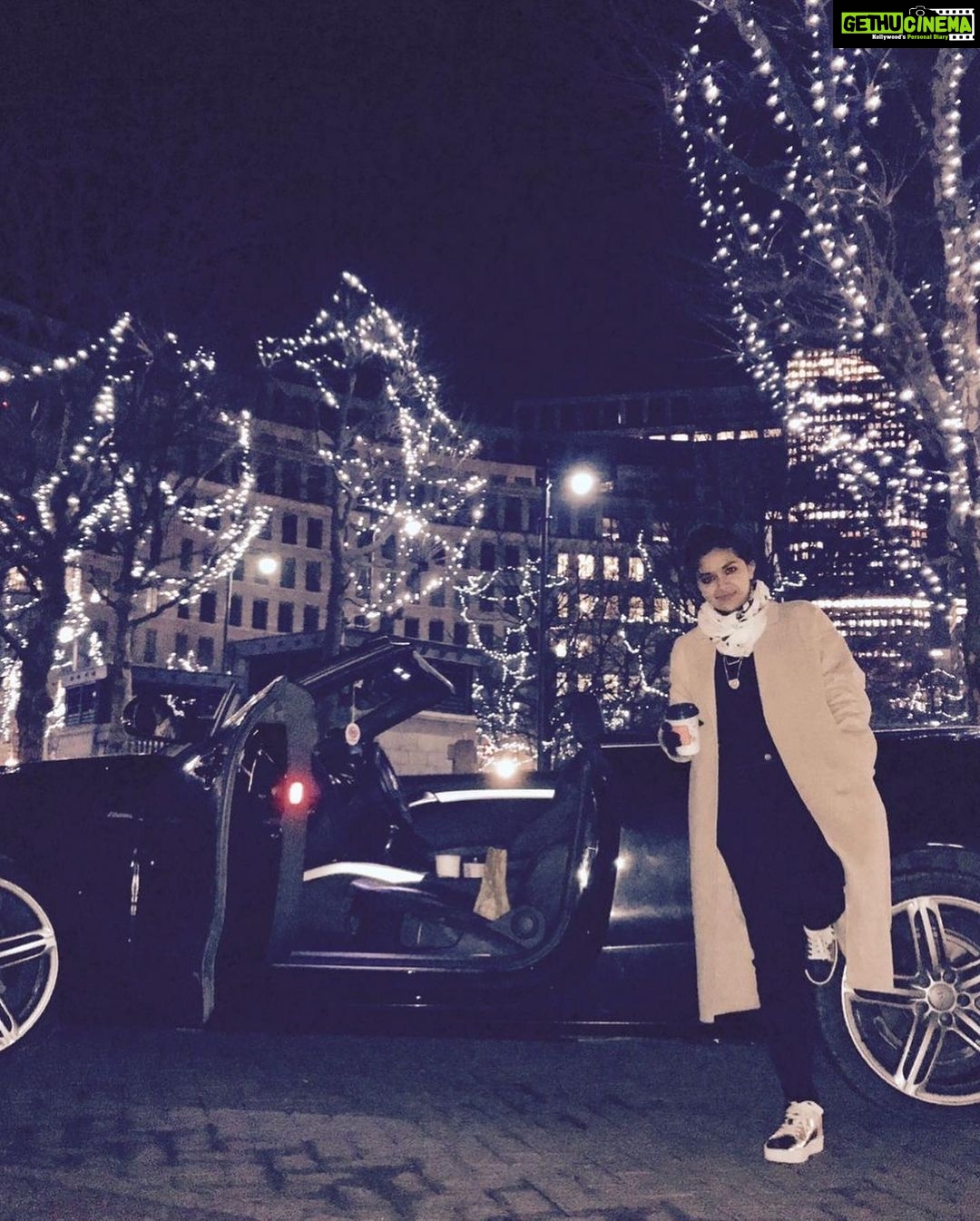 Keerthy Suresh Instagram - 'Tis the season of lights and joy! Throwback to some great Christmas times. #ThrowbackThursday #londondiaries