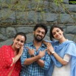 Keerthy Suresh Instagram – Ending the month with a new beginning and new journey. #Vaashi 🎬

@tovinothomas @vishnuraghav 
@dcunha.neil 
@revathysureshofficial @revathy_kalamandirr @maheshnarayan_official @sandipsenan 
@nitin_michael @kailasmenon2000 @vinayaksasikumar @anumohan_actor @divigeorge @anaghaa_narayanan_ @urvasitheatres