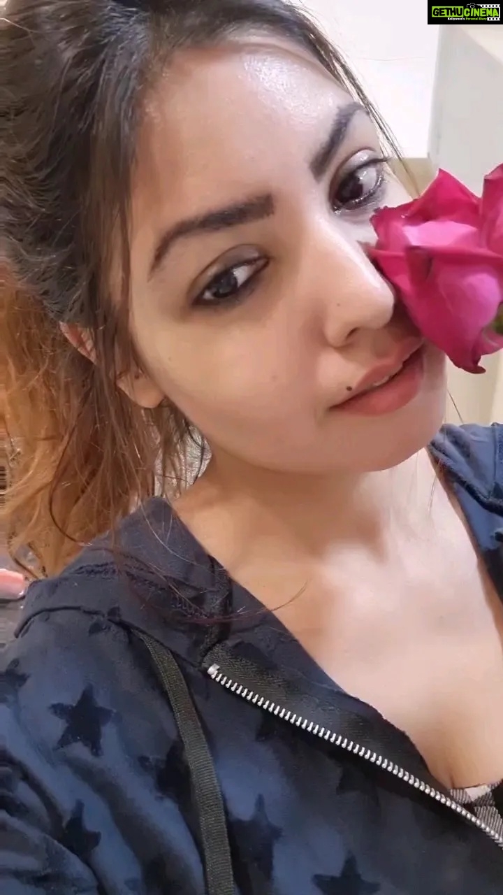 Komal Jha Instagram - She tastes like nectar and salt. Nectar and salt and apples. Pollen and stars and hinges. She tastes like fairy tales. Swan maiden at midnight. Cream on the tip of a fox’s tongue. She tastes like Hope.