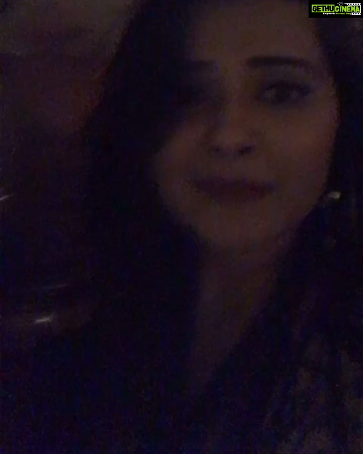 Kratika Sengar Instagram - Happy 2019❤️ Lots of love, happiness and good health 🙏🏼
