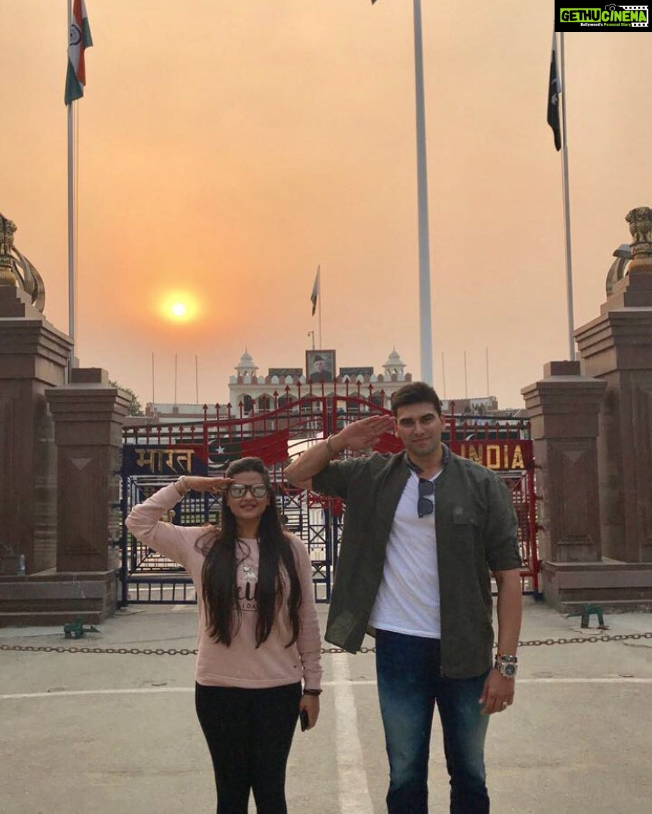 Kratika Sengar Instagram - No form of art, no profession, no religion,no cast, no being.. Just nothing more important than My Country... Happy Independence to everyone... Be independent.! Be wise..! JAI HIND 🙏🏼 Hakkasan Mumbai