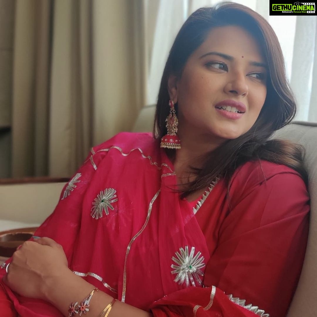 Kratika Sengar Hd Nude Pics - Actress Kratika Sengar HD Photos and Wallpapers January 2022 - Gethu Cinema