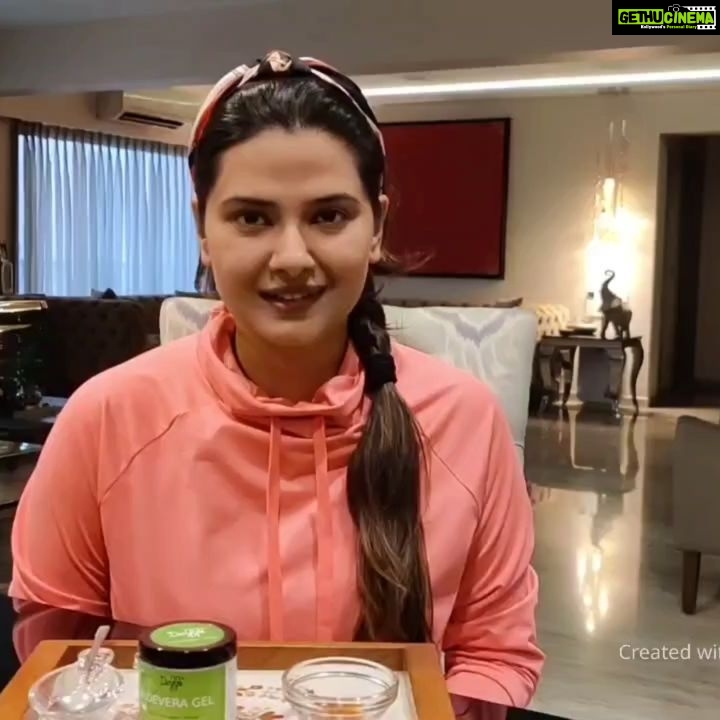 Kratika Sengar Instagram - My Basic winter care. Honey + Aloevera gel (@deyga_organics) This mask makes my skin instantly hydrated & soft. . Aloevera gel from @deyga_organics is naturally & ethically made in great Fragrance free & no artificial colors and that makes this so special. . I use this gel as night moisturizer, acne controller, hair mask & what notš¤·