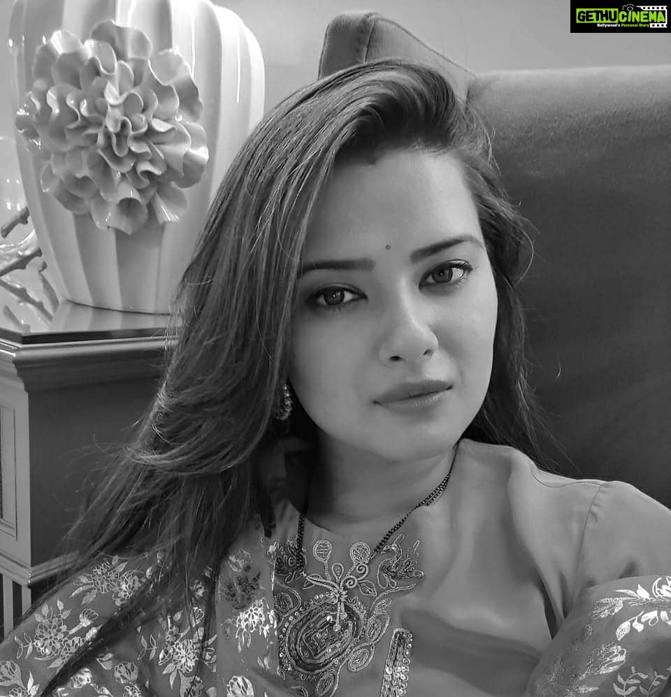 Kratika Sengar Instagram - Change the world by being Yourself. #unapologetically Challenge accepted @charulmalik