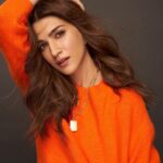 Kriti Sanon Instagram - May your 2022 be as bright as this sweater 🍊🍊🧡🧡