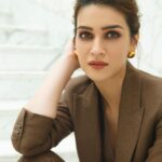 Kriti Sanon Instagram – Know your worth..
And then add Tax 😉
#BossLadyVibe 🤎🤎