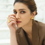 Kriti Sanon Instagram – Know your worth..
And then add Tax 😉
#BossLadyVibe 🤎🤎