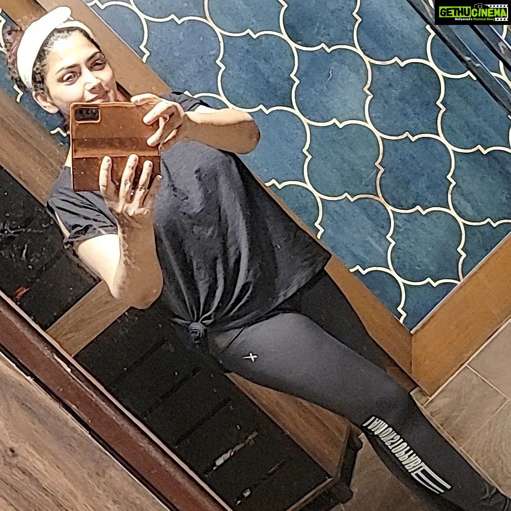 Kushboo Instagram - Do not find reasons to skip your workout.. rather find any lame excuse to keep fit. I just did. Post covid, recovery is a bit slow, so if are recovering after covid, go easy but do it. #get fit #healthylife #motivationtokeepfit β€β€β€π§ββοΈπββοΈπ§ββοΈπββοΈππ