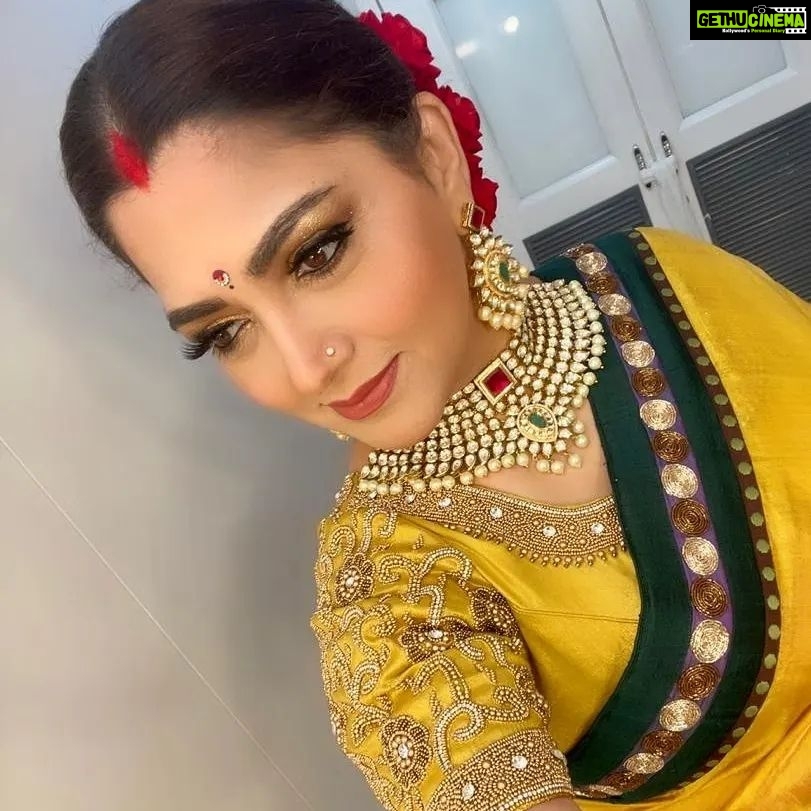Kushboo Instagram - When the stars are going to shine the brightest, you add to the dazzle. 🔥🔥🔥🎉🎉🎉❤❤❤💫💫💫💫 #DanceVsDance2 #Finals @colorstvtamil