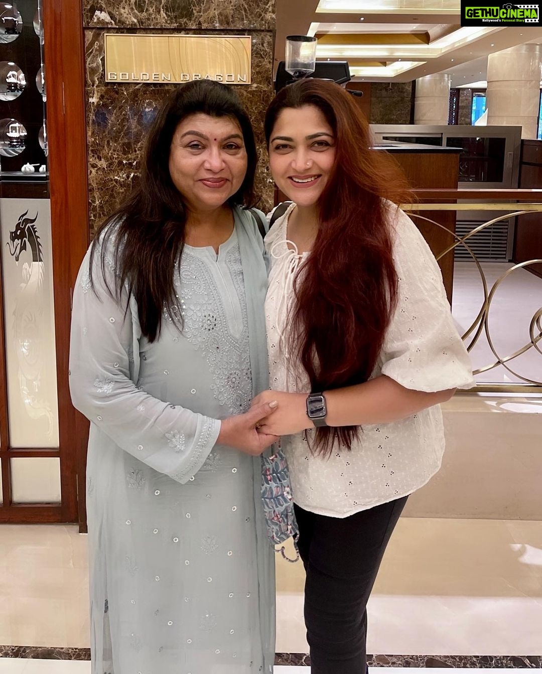 Kushboo Instagram - Besties spending “our” time together. Chat, gupshup, secrets, laughter, pain, planning, sharing and what not!! You are the best baby @sujataavijaykumar ❤️❤️❤️❤️❤️🤗🤗🤗🤗🤗🤗