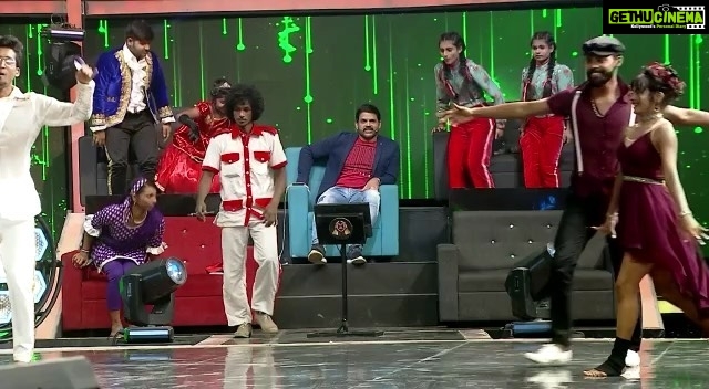 Kushboo Instagram - When your bestie is showered upon with so much of love and respect, it touches your heart and soul. Don’t miss this emotional episode with some breathtaking performances only on #dancevsdance on @colorstvtamil @brinda_gopal ❤️❤️❤️🔥🔥🔥🔥🔥