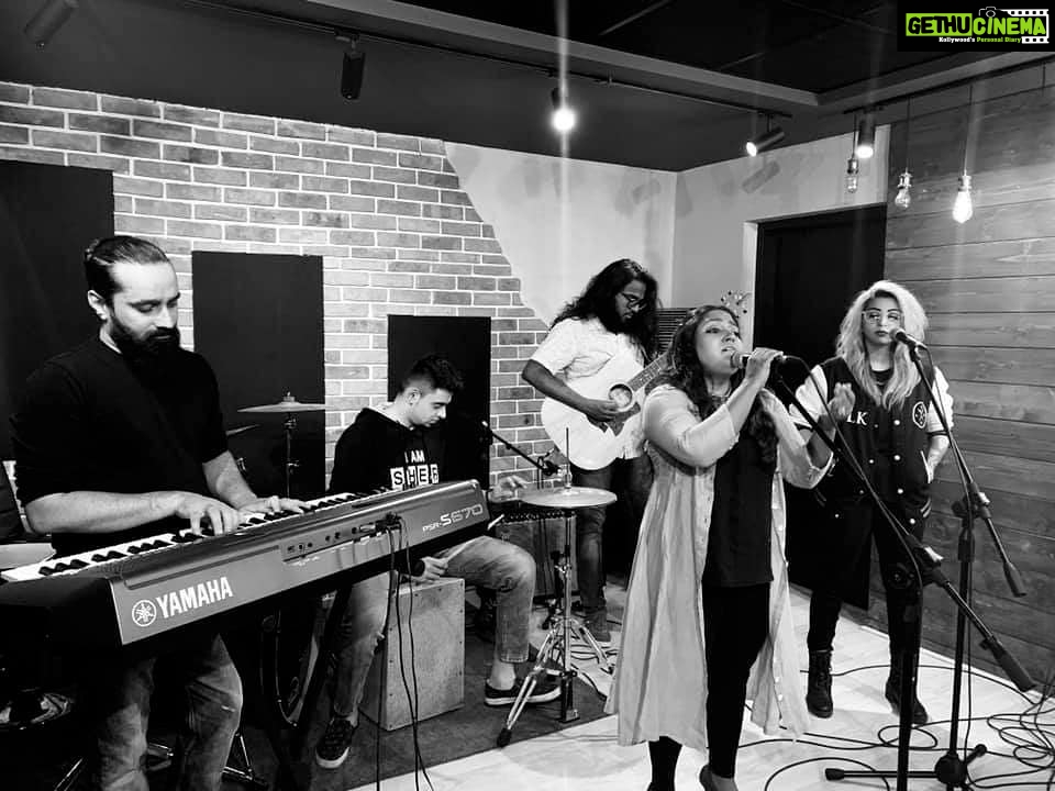 Lady Kash - 567 Likes - "Lazyyyyyyyyyy...." 🎶 Madness! Live version video coming soon. Keep an eye for when it drops! 💥 Powered by @akashikofficial.
#AKASHIK #ThinkMusicIndia #LazySong #DontWorryBeLazy #SombalSong #OhManapenne #VishalChandrashekhar #LadyKash #Sinduri #HarishKalyan #PriyaBhavaniShankar #Carnatic #HipHop #TamilHipHop #Fusion #TamilSong #IndianCinema #Soundtrack #NewSong #India #Singapore #Collaborate #IndianMusic #DesiMusic #TamilRap #Indie #TamilRapper #NewRelease #Movie #Kollywood