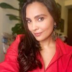 Lara Dutta Instagram - Red-y, steady, GO for #Bellbottom promotions. #BellBottom releasing in cinemas on 19th Aug.