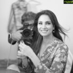 Lara Dutta Instagram - When this maestro is behind the camera, one doesn’t have to work extra hard to look good! 😉. Always super fun to shoot with the inimitable @avigowariker 📸✨💥