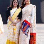 Lara Dutta Instagram - @lakmefashionwk with the lovely @sanjukta_dutta_ . Wearing my first Mekhela Chador!! Such exquisiteness!! 🥰🥰. #6degrees
