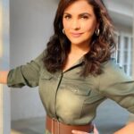 Lara Dutta Instagram - Not the most glamorous of locations but the sunlight was gorgeous!! 😜#stepoutofmyvan #impromptuphotoshoot #beammeupscotty