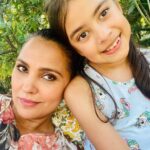 Lara Dutta Instagram - This kid has my heart and my soul and anything else she’ll have!!! 😍😍😍. She also has her mamas lipstick on her cheek! 👄! My favourite human being of all time!!! My favourite holiday partner! My partner in crime and my overall bestest ever sidekick!!! 🥰🥰🥰