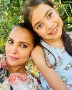 Lara Dutta Instagram - This kid has my heart and my soul and anything else she’ll have!!! 😍😍😍. She also has her mamas lipstick on her cheek! 👄! My favourite human being of all time!!! My favourite holiday partner! My partner in crime and my overall bestest ever sidekick!!! 🥰🥰🥰