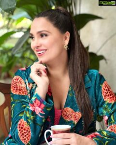Lara Dutta Instagram - A day in the life of Rajkumari Devyani Shikharwati!! Does she have what it takes to be KING??!! Find out on January 7 th on @zee5 !!! #kaunbanegishikharwati promotion day.  Ootd: @yavi  Jewellery: @maisonvalentino @bulgari @hermes  Styling: @eshaamiin1  Makeup: @rameshkondapuram  Hair: @yogitasheth96