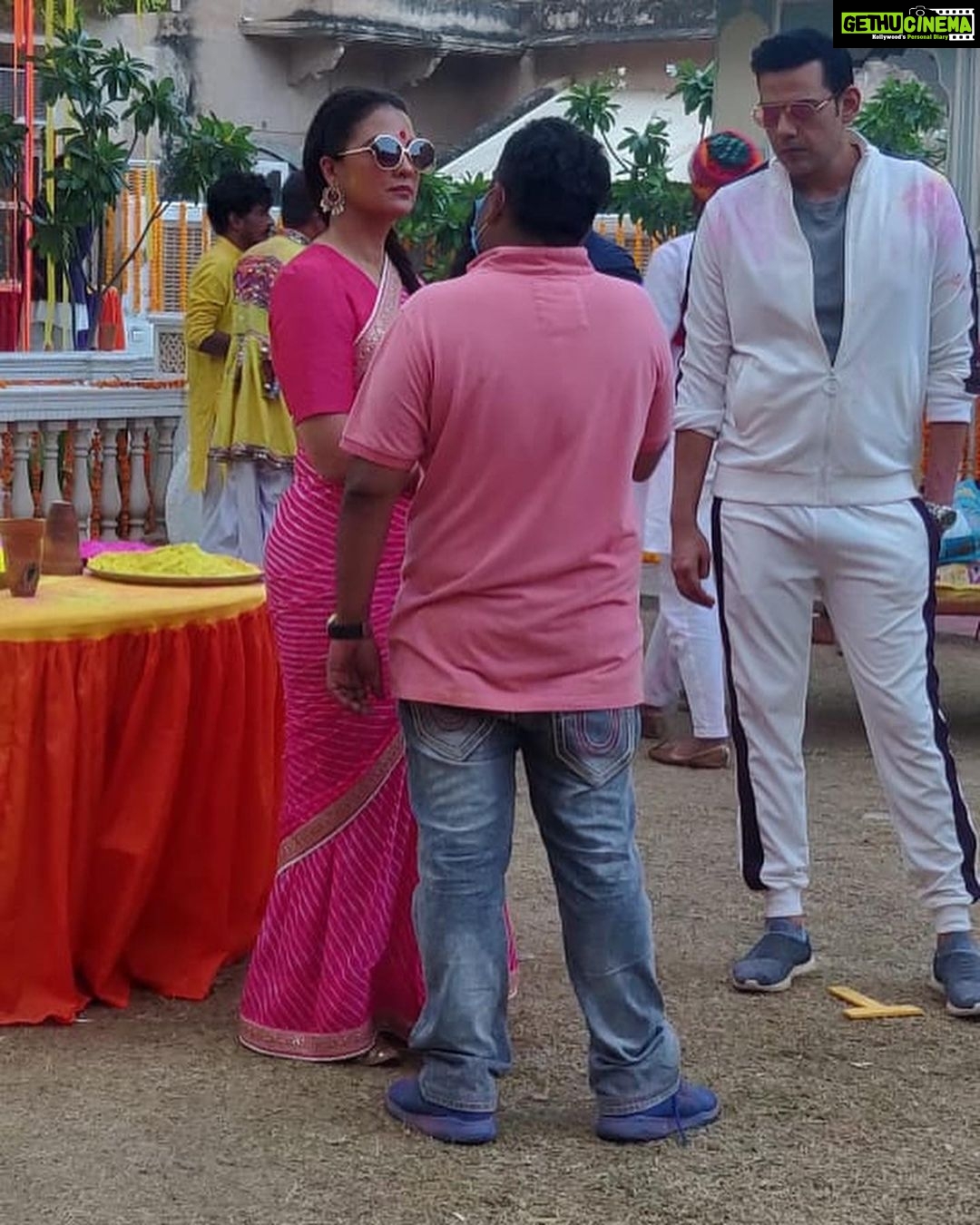 Lara Dutta Instagram - This is for my directors!! Crazy love and huge respect for these two class human beings! 🤗🥰. @gauravvkchawla and @ananyananya you guys created something so unique and gave as an experience to treasure for a lifetime! #kaunbanegishikharwati out tomorrow on @Zee5 @applausesocial @emmayentertainment @naseeruddin49 @sakpataudi @kkamra @anyasinghofficial @raghubir_y @cyrus_sahukar @varunthakur @anuragsinha_insta @sameern @segaldeepak @onlyemmay @madhubhojwani @nikkhiladvani