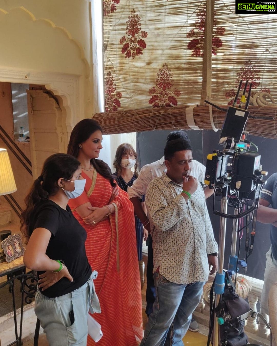 Lara Dutta Instagram - This is for my directors!! Crazy love and huge respect for these two class human beings! 🤗🥰. @gauravvkchawla and @ananyananya you guys created something so unique and gave as an experience to treasure for a lifetime! #kaunbanegishikharwati out tomorrow on @Zee5 @applausesocial @emmayentertainment @naseeruddin49 @sakpataudi @kkamra @anyasinghofficial @raghubir_y @cyrus_sahukar @varunthakur @anuragsinha_insta @sameern @segaldeepak @onlyemmay @madhubhojwani @nikkhiladvani