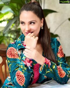 Lara Dutta Instagram - A day in the life of Rajkumari Devyani Shikharwati!! Does she have what it takes to be KING??!! Find out on January 7 th on @zee5 !!! #kaunbanegishikharwati promotion day. Ootd: @yavi Jewellery: @maisonvalentino @bulgari @hermes Styling: @eshaamiin1 Makeup: @rameshkondapuram Hair: @yogitasheth96