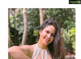 Lavanya Tripathi Instagram - Colours of happiness, colours of friendship, colours of love - may all be yours. Happy Holi!