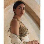 Lavanya Tripathi Instagram – Simplicity is the soul of modern elegance 💫 

Outfit- @sabyasachiofficial 

Jewellery- @kalasha_finejewels 

Styled by- @ashwin_ash1 @hassankhan_3 

Makeup- manohar
Hair- madhu

📸- @akshay.rao.visuals