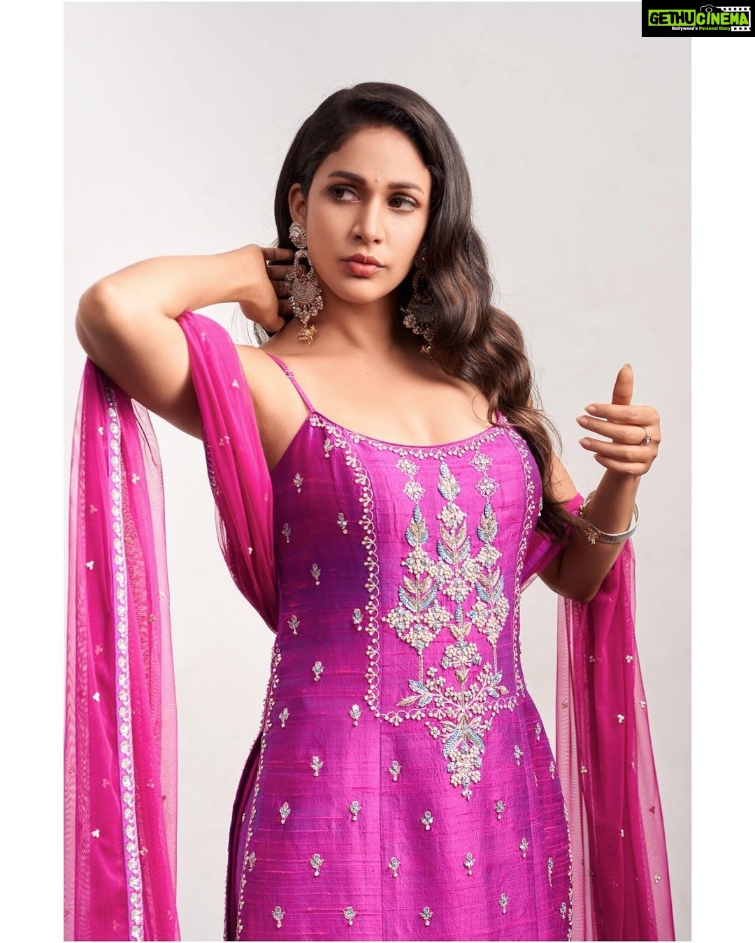 Lavanya Tripathi Instagram - Class never goes out of style...🪞 Wearing - @anitadongre 💓 Jewellery- @sheetalzaveribyvithaldas Styled by my fav duo - @ashwin_ash1 & @hassankhan_3 🤗 Hair - @venkatesh6089 Mua- manohar 📸- @kalyanyasaswi